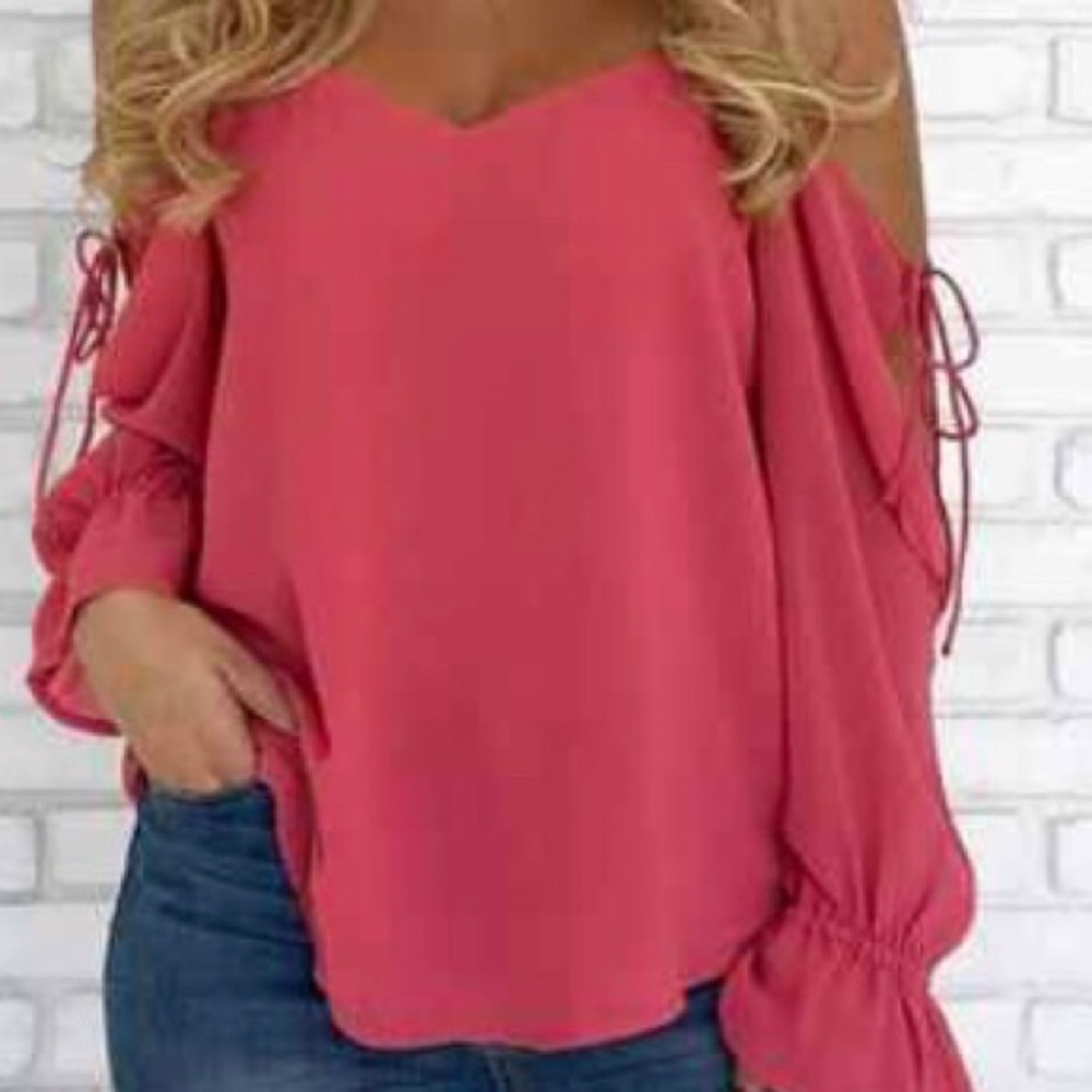 Women’s cold shoulder tie shirt. Runs small